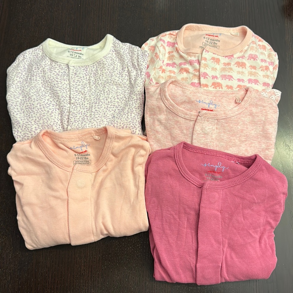 LOT OF MAGNETIC ME ONESIE PAJAMAS (5)